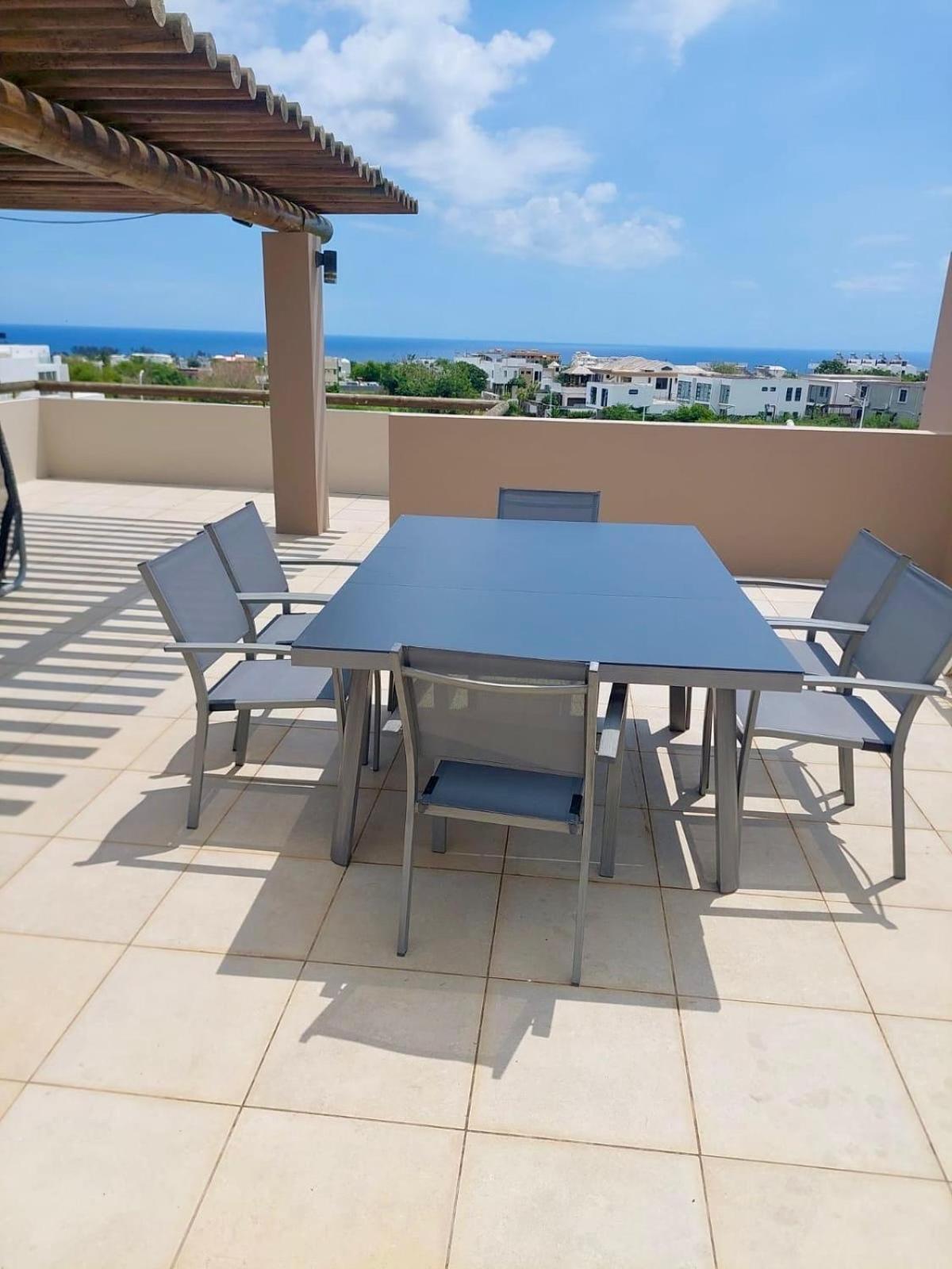 Stunning 3-Bedroom Apartment With Private Rooftop Terrace & Gorgeous Pool Flic-en-Flacq Exterior foto